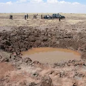 El cráter formado por un meteorito que cayó el 16 de septiembre de 2007 en la región peruana de Puno.