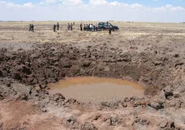 El cráter formado por un meteorito que cayó el 16 de septiembre de 2007 en la región peruana de Puno.