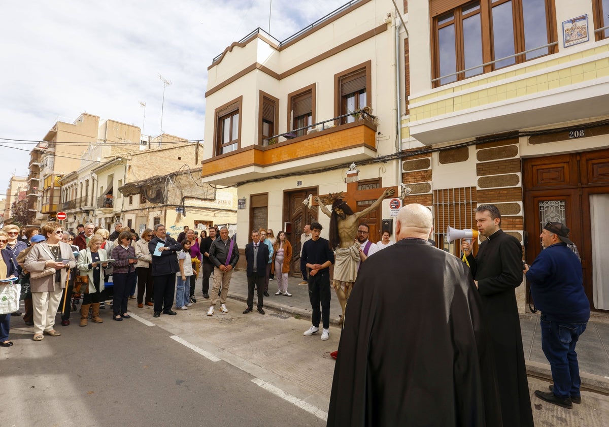 Imagen principal - Vía Crucis con el cristo del Salvador y del Amparo. 