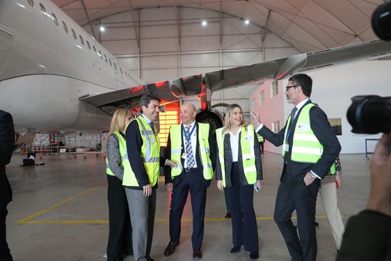 Mazón, durante su visita al Aeropuerto de Castellón