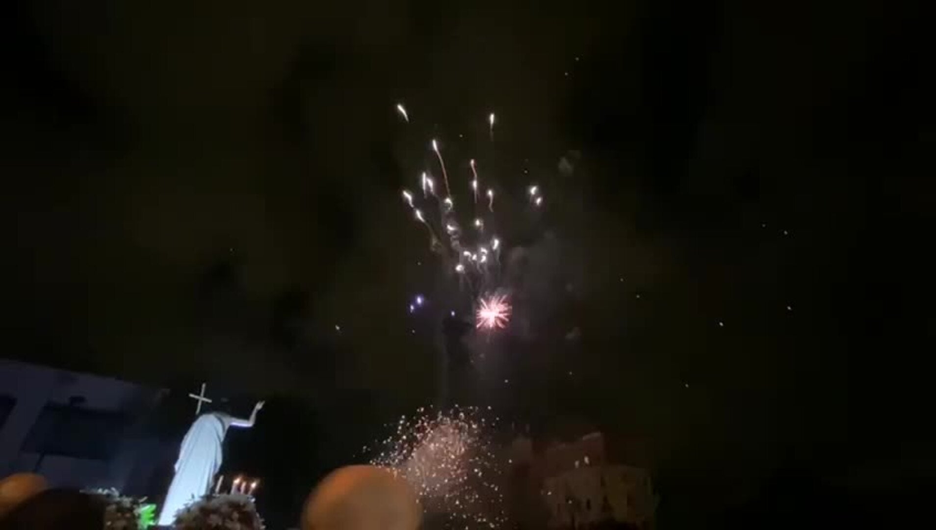 Valencia celebra la resurección de Jesús con fuegos artificiales