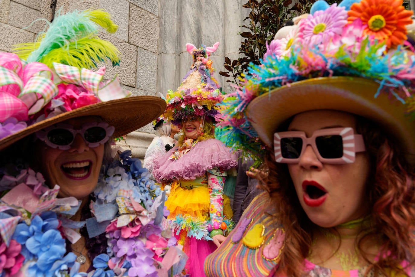 Nueva York celebra la Pascua con un desfile de llamativos sombreros