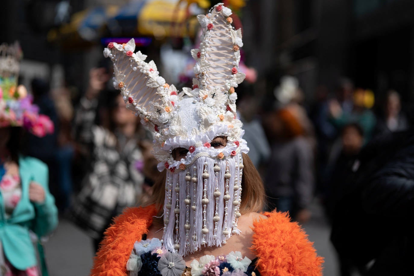 Nueva York celebra la Pascua con un desfile de llamativos sombreros