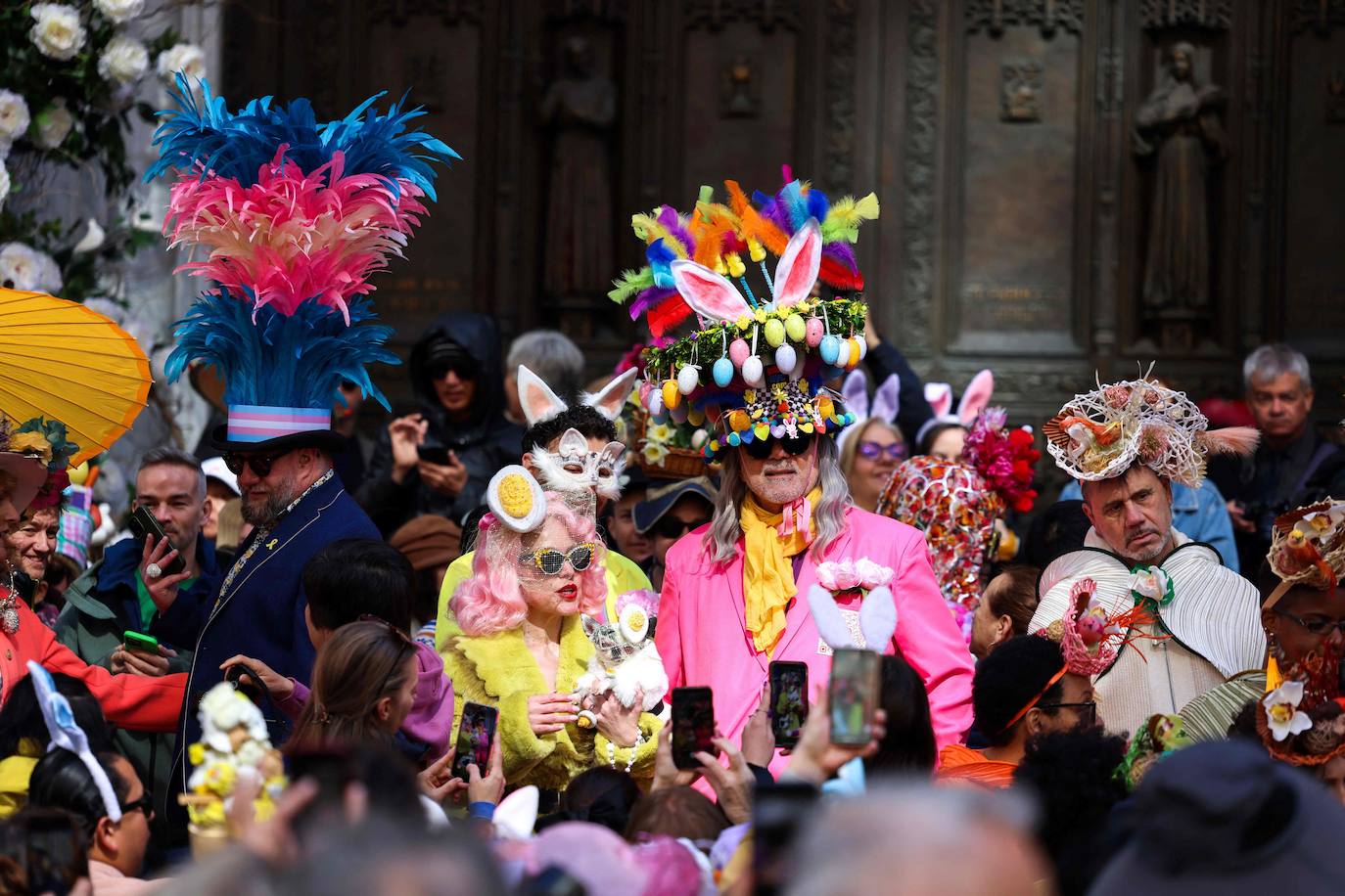 Nueva York celebra la Pascua con un desfile de llamativos sombreros