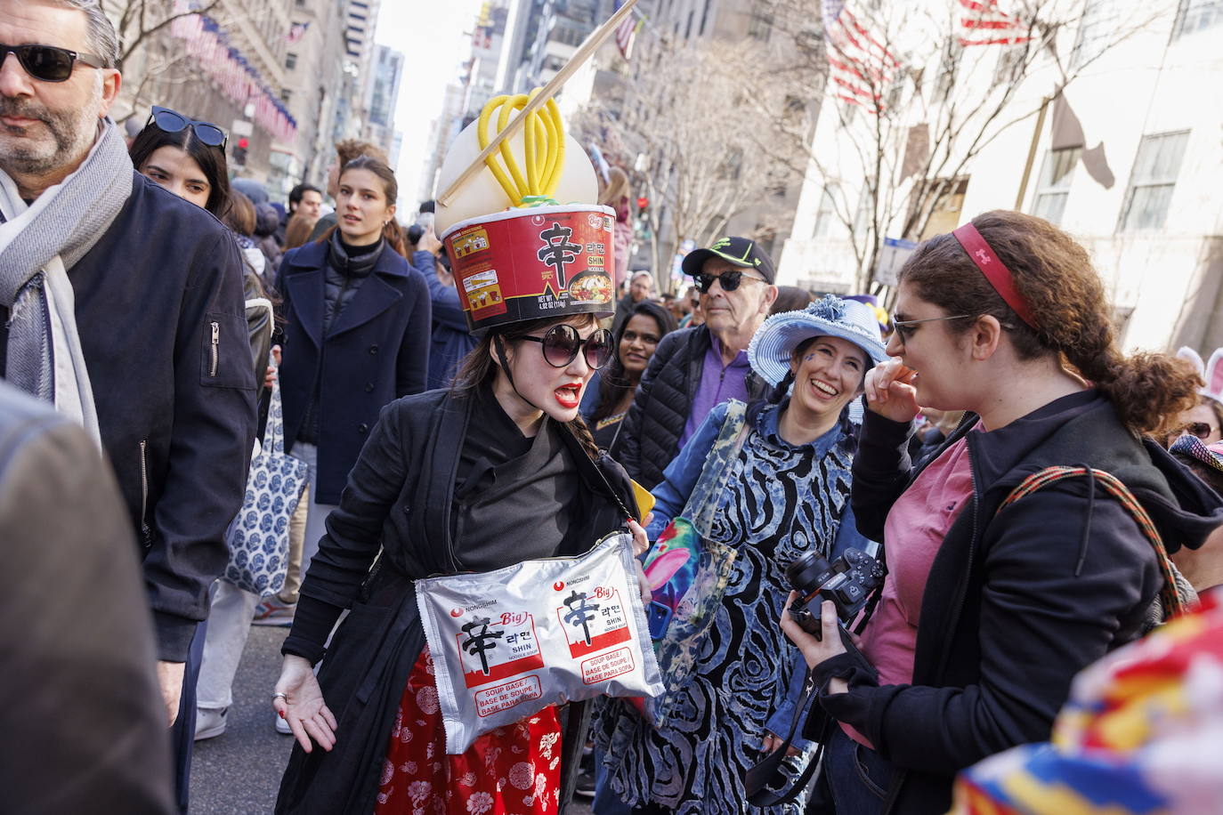 Nueva York celebra la Pascua con un desfile de llamativos sombreros