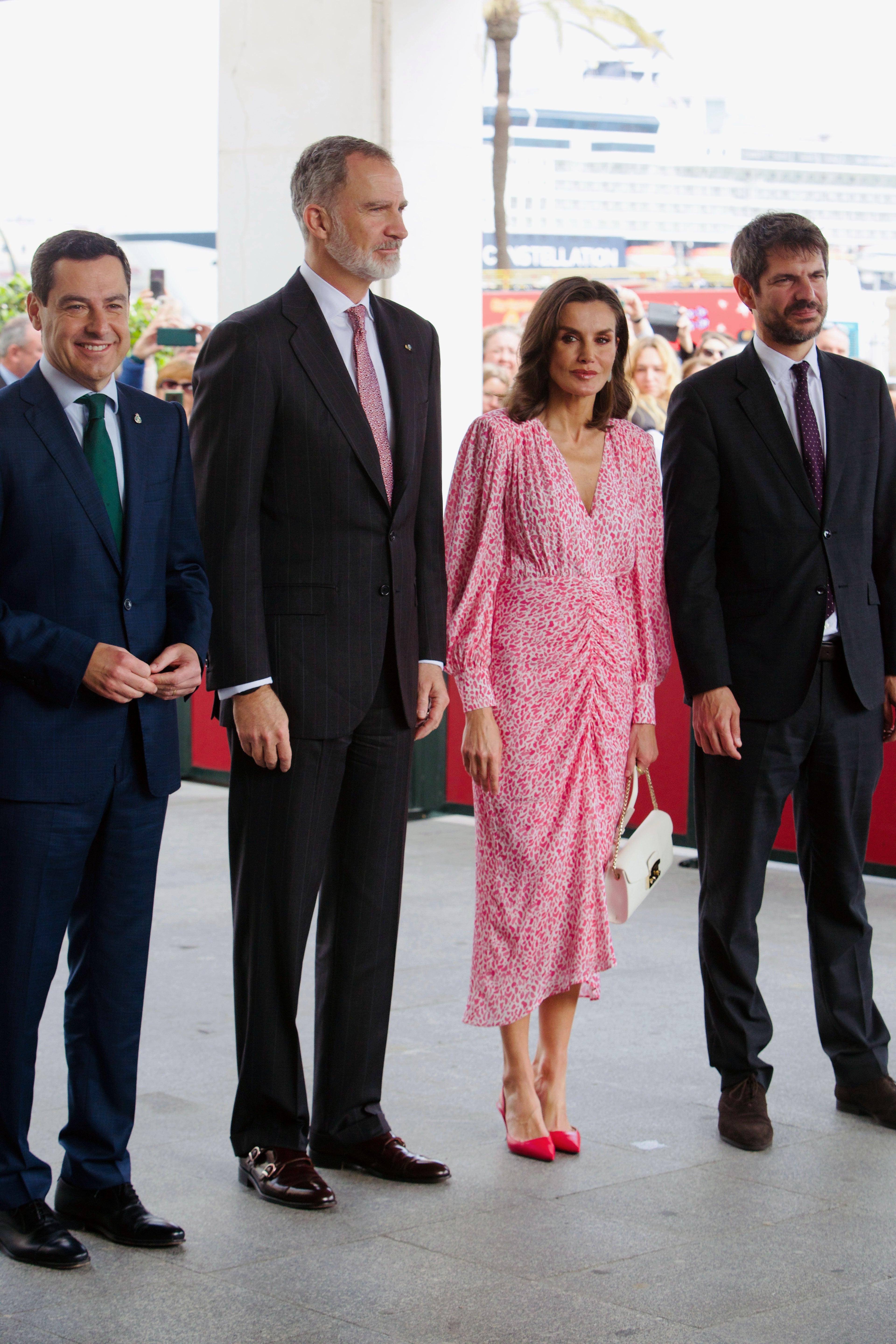 Letizia deslumbra con un vestido primaveral