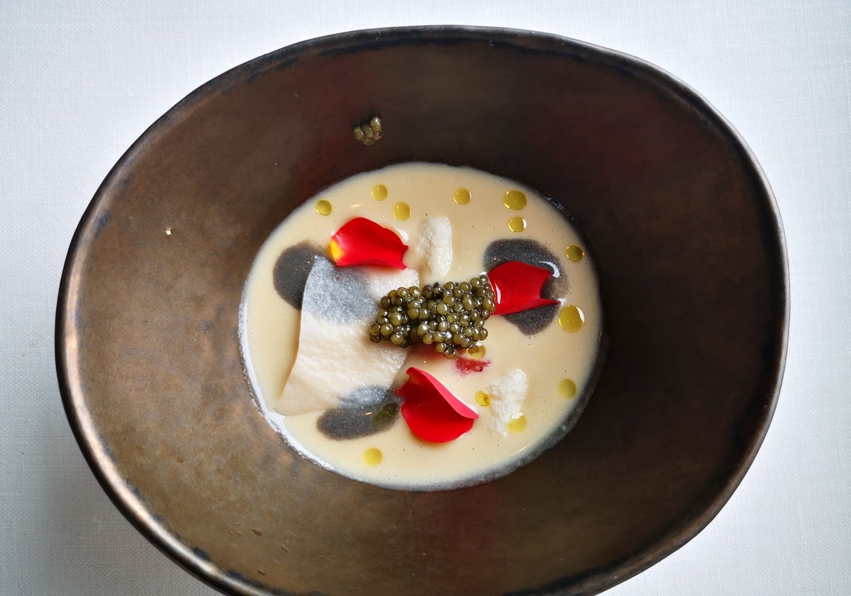 Imagen principal - Plato, queso, caviar.