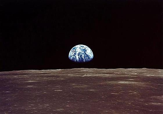 Una imagen de la Tierra tomada desde la Luna.