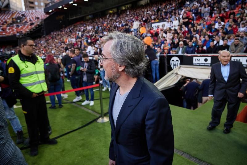 Los héroes del triplete del Valencia CF, reunidos en el césped de Mestalla