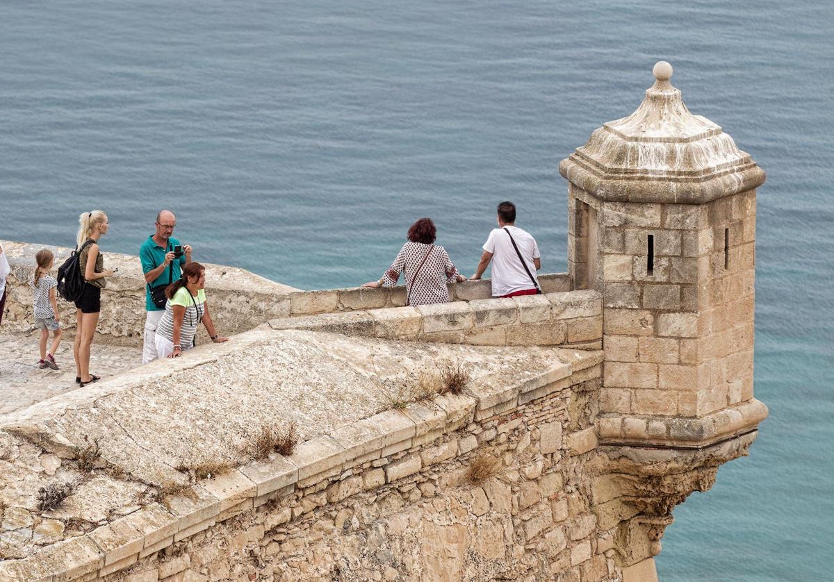 Uno de los baluartes del Castillo de Santa Bárbara.