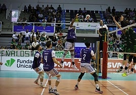 Acción ofensiva del Conqueridor en el partido de este viernes.