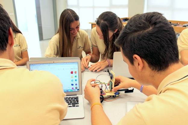 Robótica y programación en el Colegio Mas Camarena