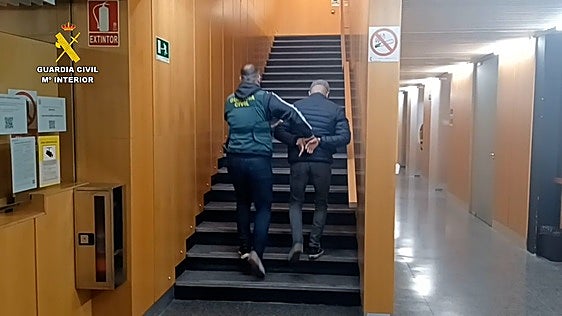 El detenido por incendiar hasta cuatro contenedores en Moncada.