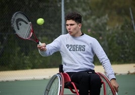 Carlos Tatay también jugó a tenis en silla de ruedas durante su estancia en el hospital de parapléjicos de Toledo.