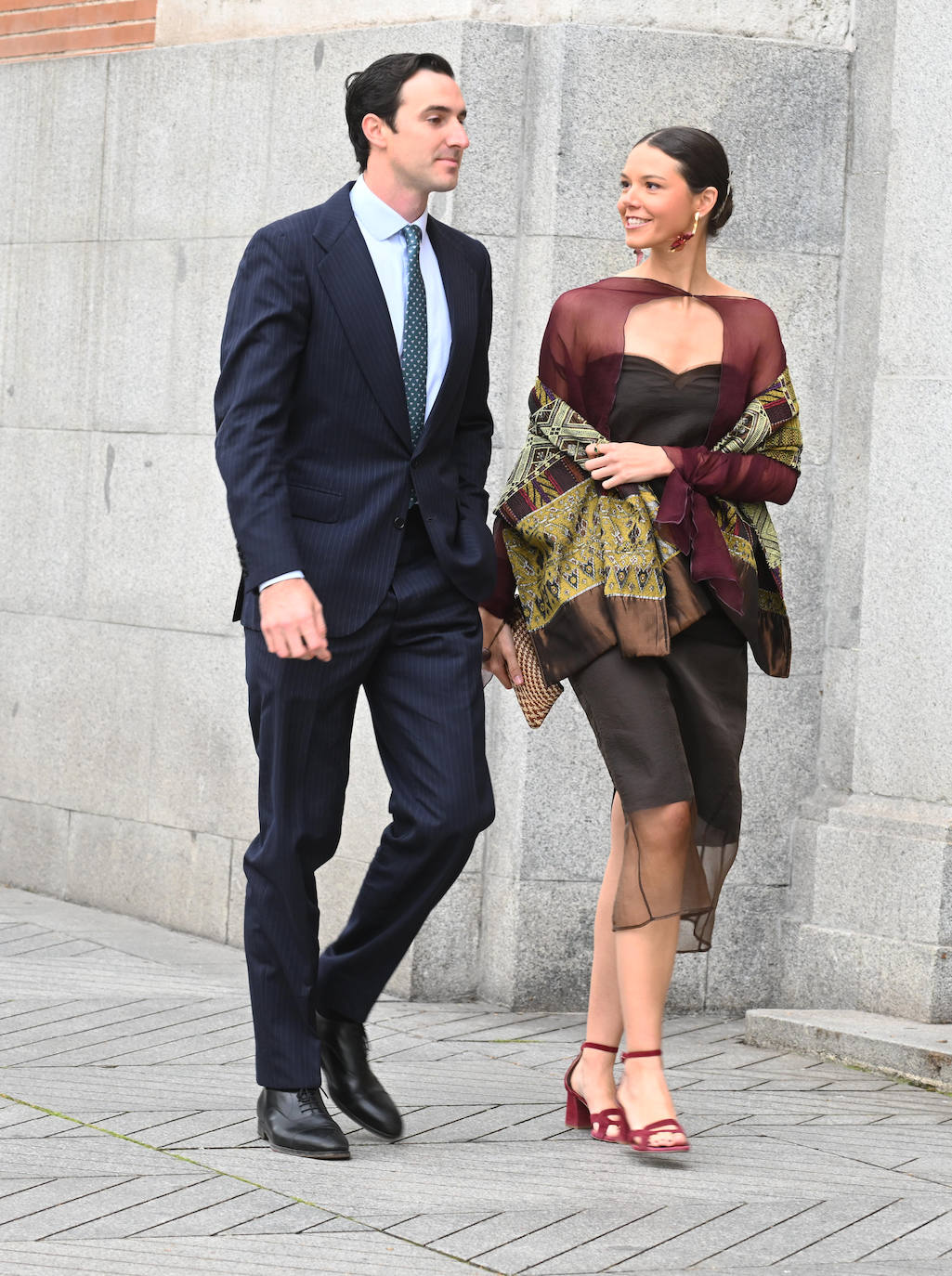 Las fotos de la boda de Almeida: los looks más atrevidos de los invitados