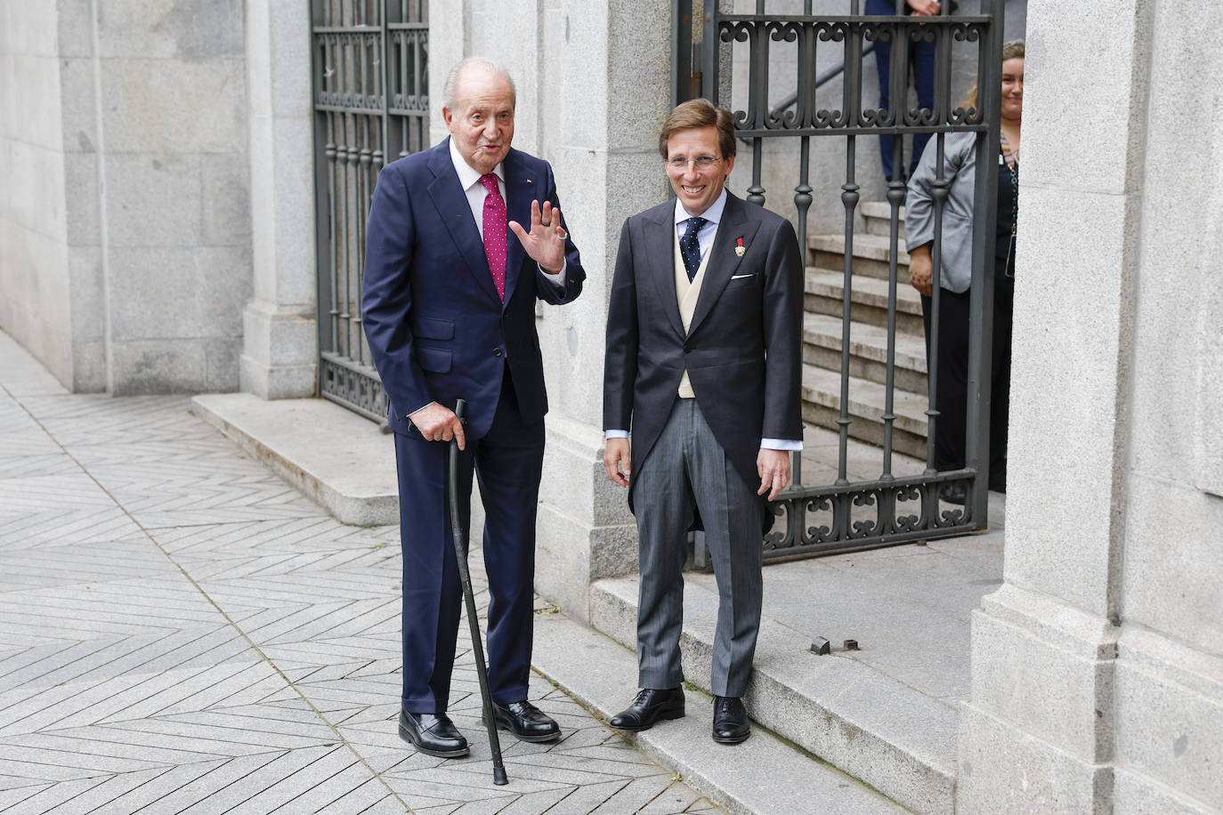 Las fotos de la boda de Almeida: los looks más atrevidos de los invitados