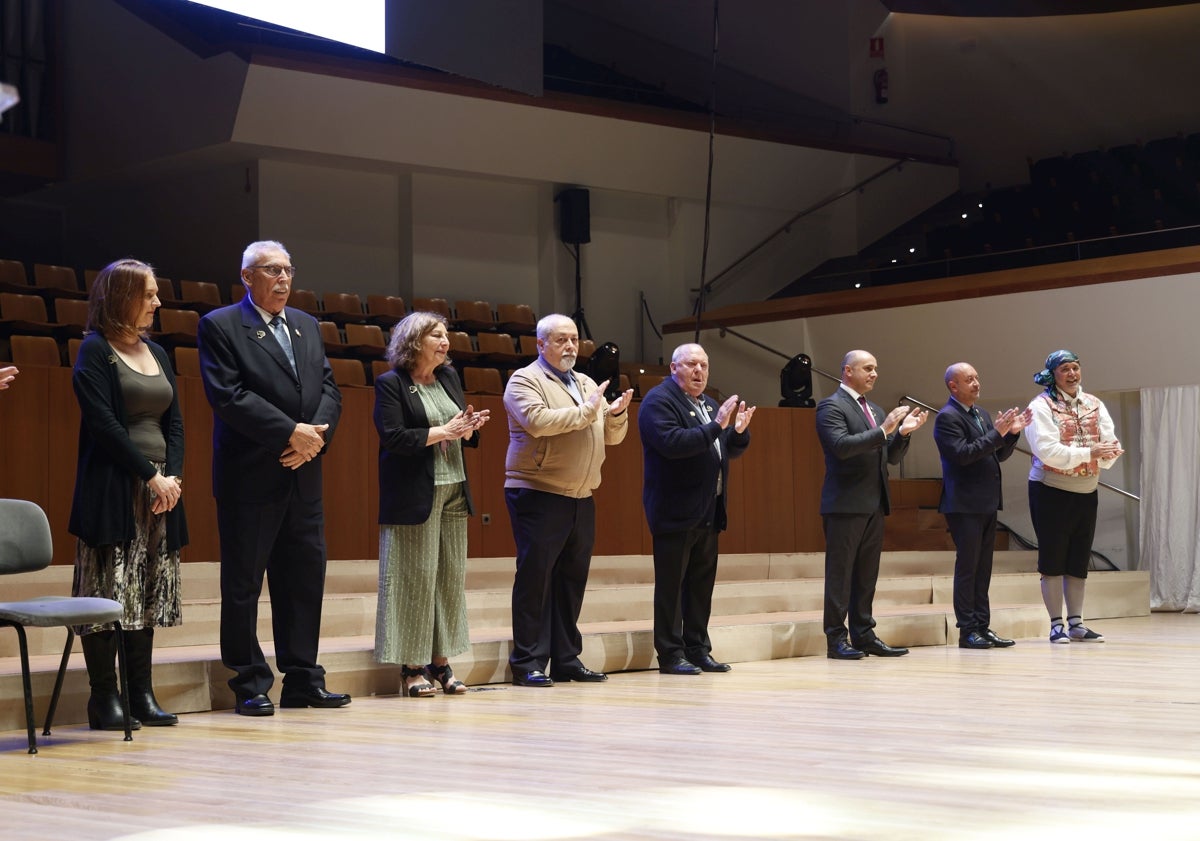 Imagen principal - Algunas imágenes del emotivo acto que ha tenido lugar en el Palau de la Música de Valencia.