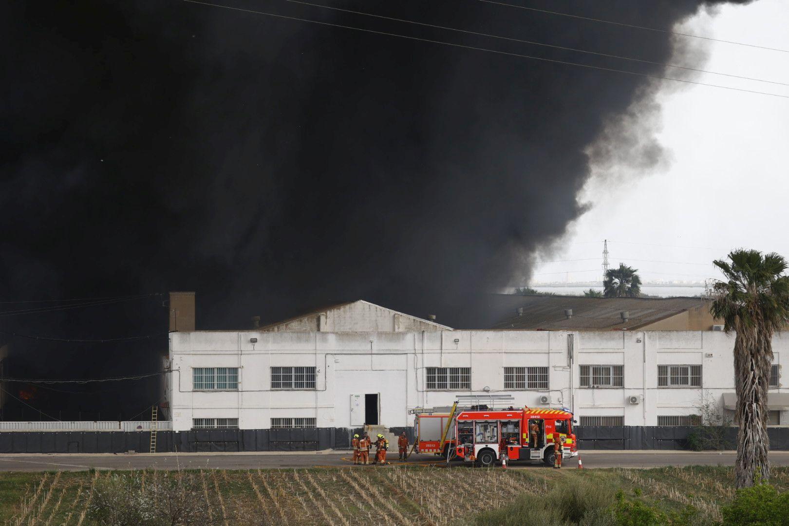 Incendio en una fábrica en Sollana