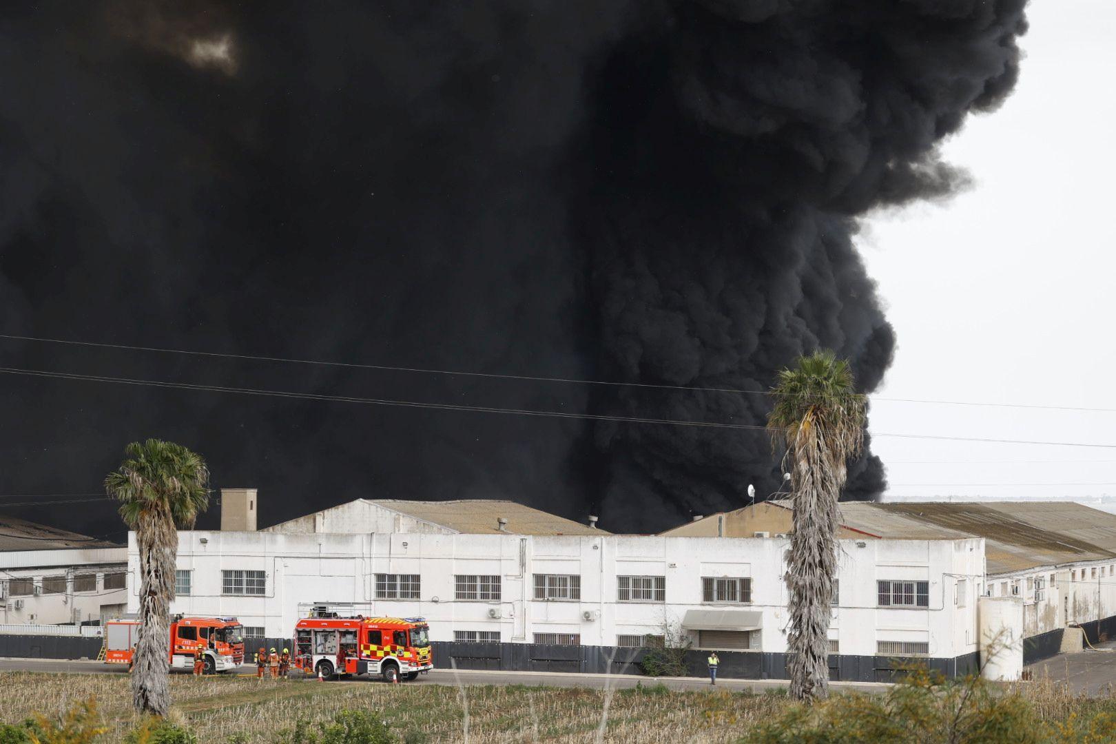 Incendio en una fábrica en Sollana