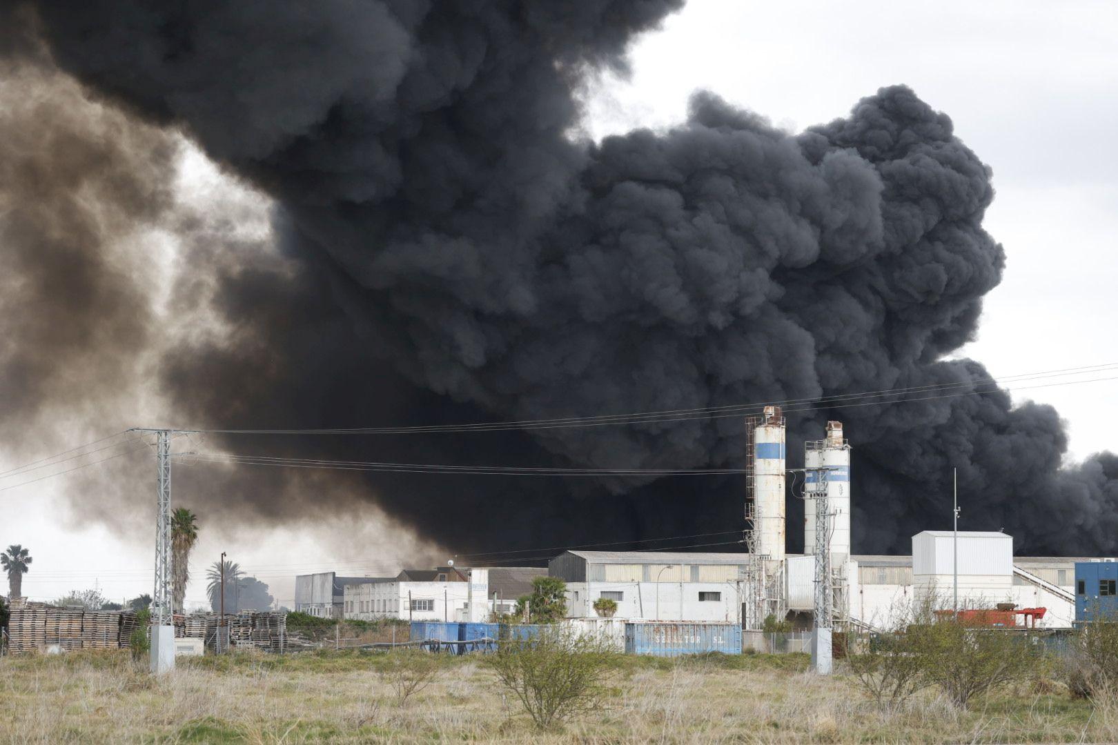 Incendio en una fábrica en Sollana