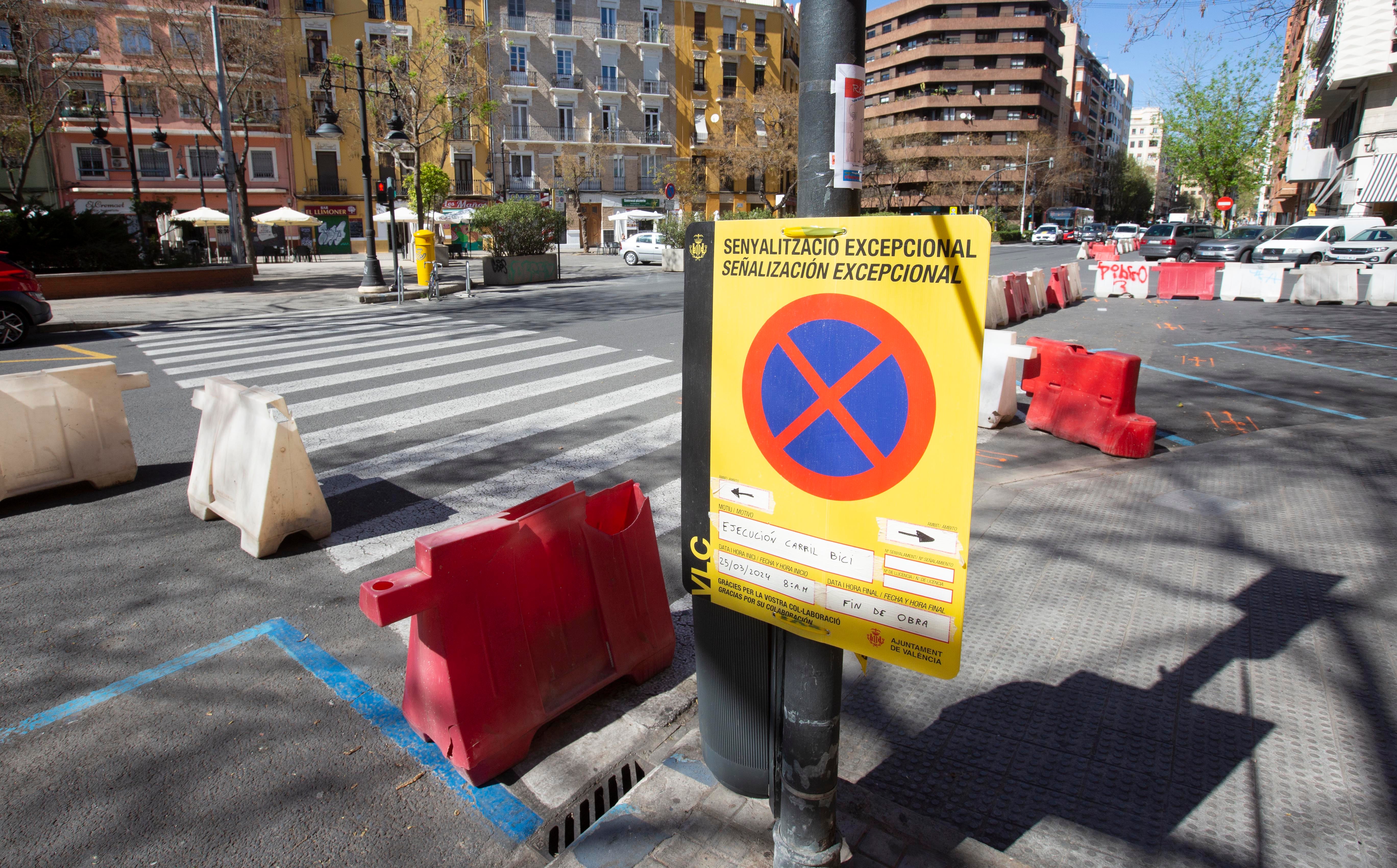 Tramo en obras del carril bici de la calle Jesús de Valencia.