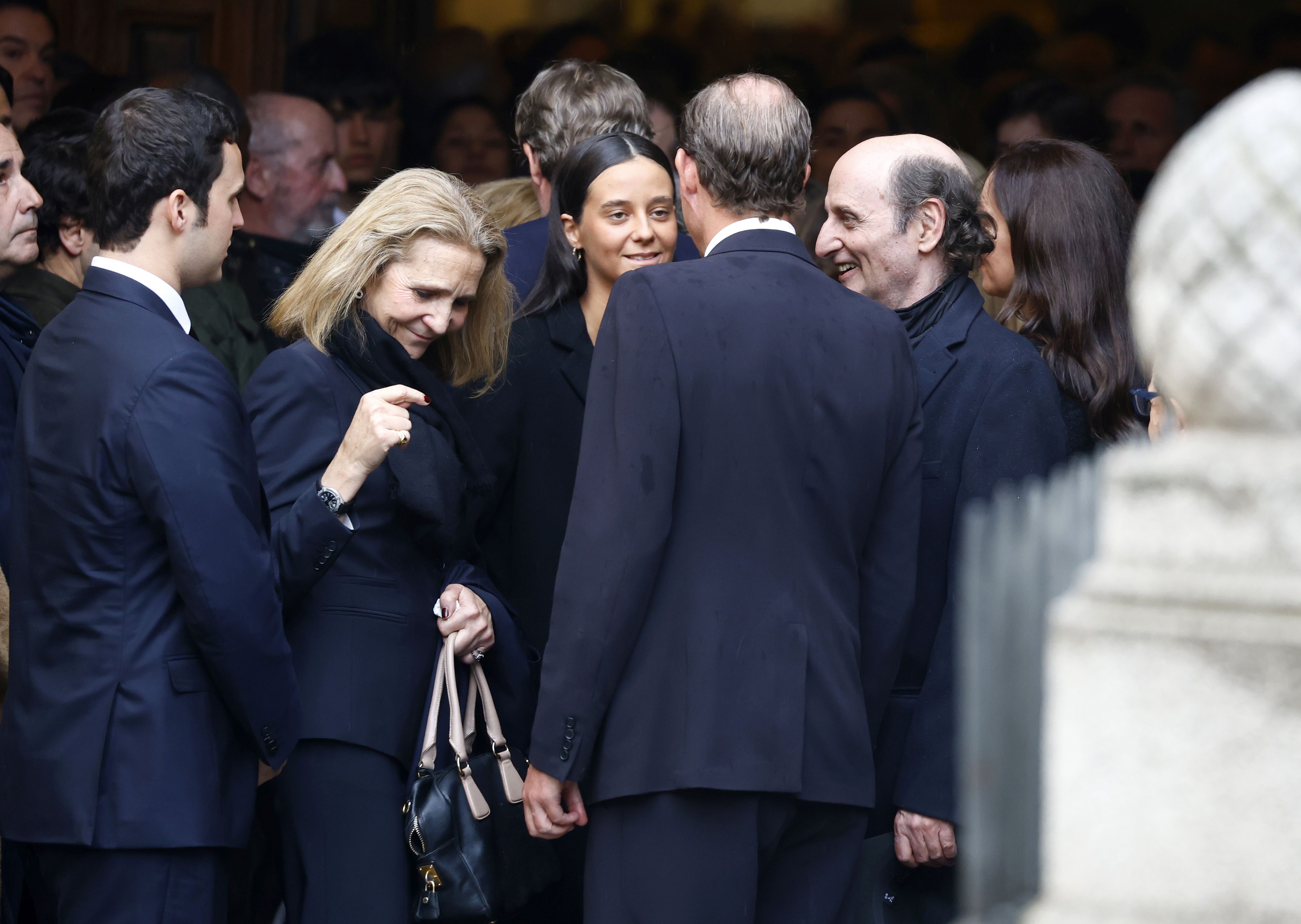 Fotos: los Reyes coinciden con Don Juan Carlos y Doña Sofía en el funeral de Fernando Gómez-Acebo