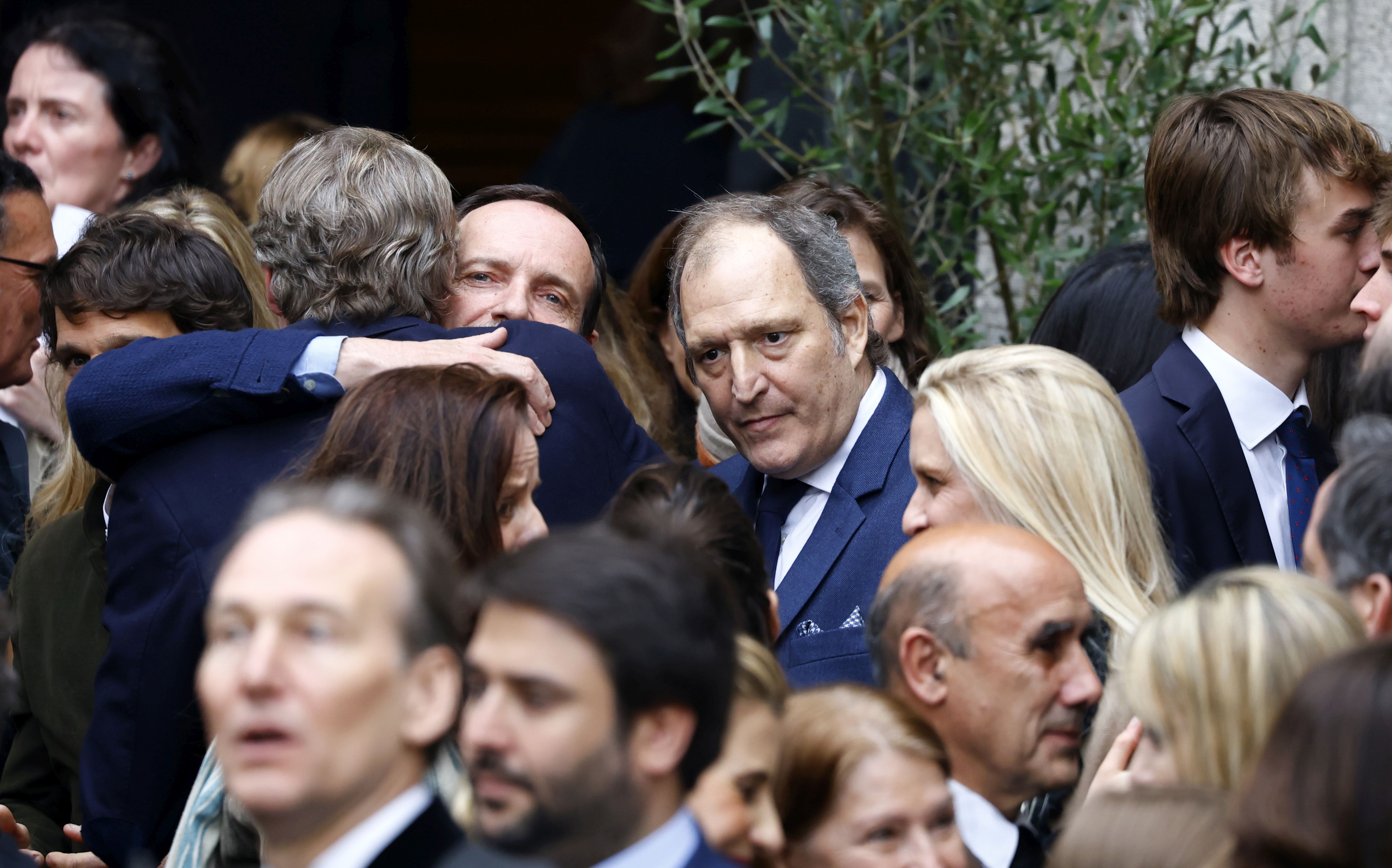 Fotos: los Reyes coinciden con Don Juan Carlos y Doña Sofía en el funeral de Fernando Gómez-Acebo