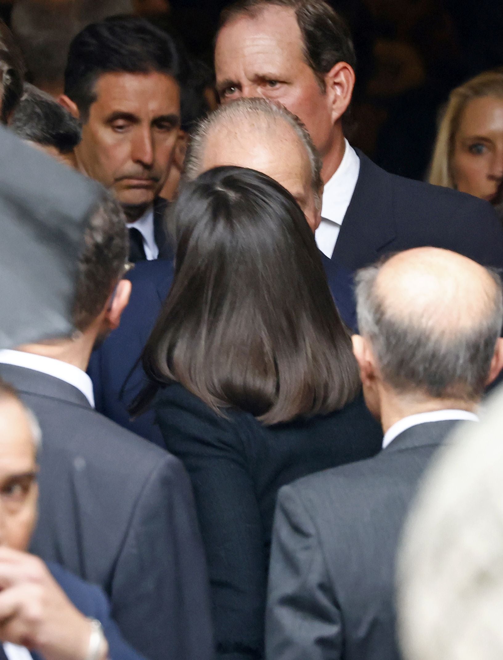 Fotos: los Reyes coinciden con Don Juan Carlos y Doña Sofía en el funeral de Fernando Gómez-Acebo