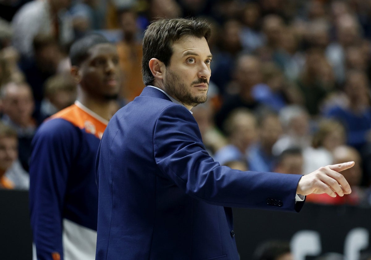 Xavi Albert, durante su debut en la Fonteta al frente del Valencia Basket.