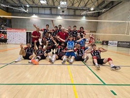 Los jugadores del Xàtiva Voleibol tras su victoria en Zaragoza.