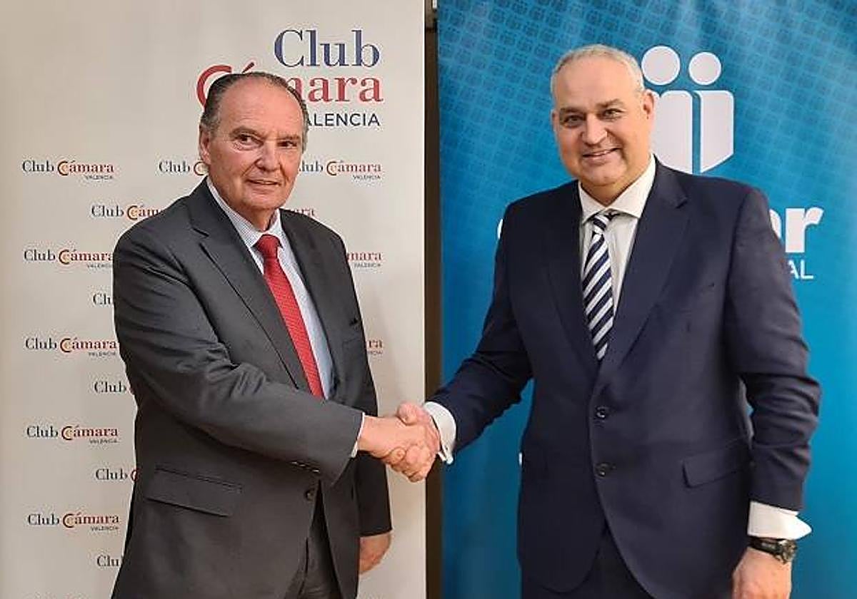 El presidente de Cámara Valencia, José Vicente Morata; y el director territorial de Cajamar en Valencia, Jesús García