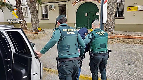 Agentes de la Guardia Civil durante otra detención.