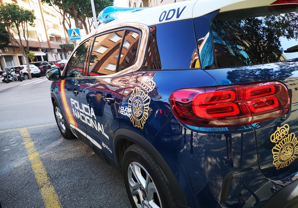 Un policía arresta a dos mujeres que habían entrado a robar a su casa en Gandia