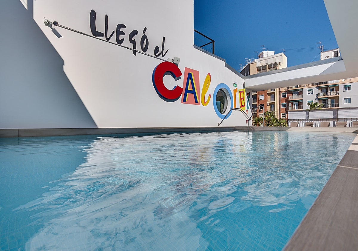 Imagen principal - Instalaciones de los alojamientos flexibles de Viveros y Marina Real.