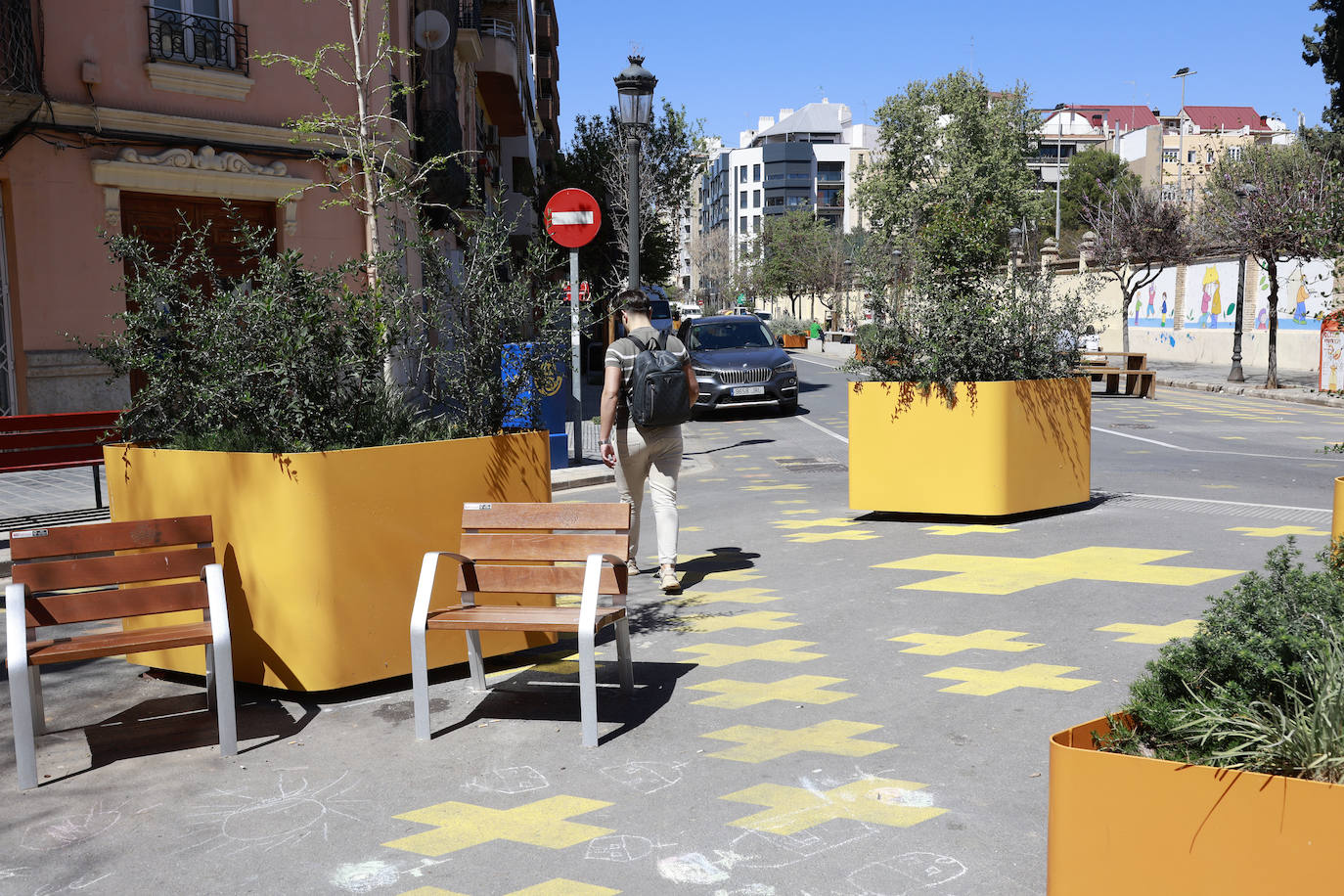 Los coches invaden la supermanzana de las calles Palleter y Calixto III de Valencia