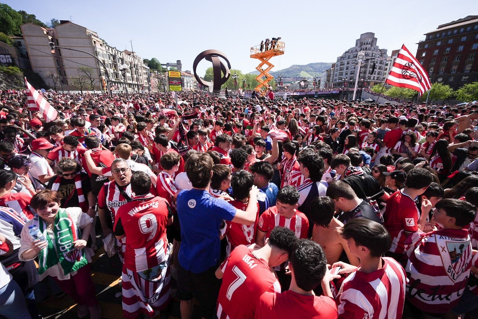 La espectacular fiesta de la gabarra en Bilbao