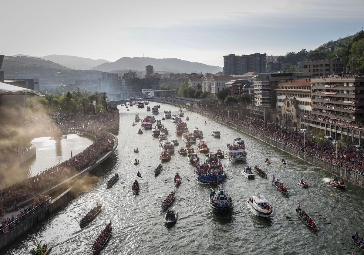 La espectacular fiesta de la gabarra en Bilbao