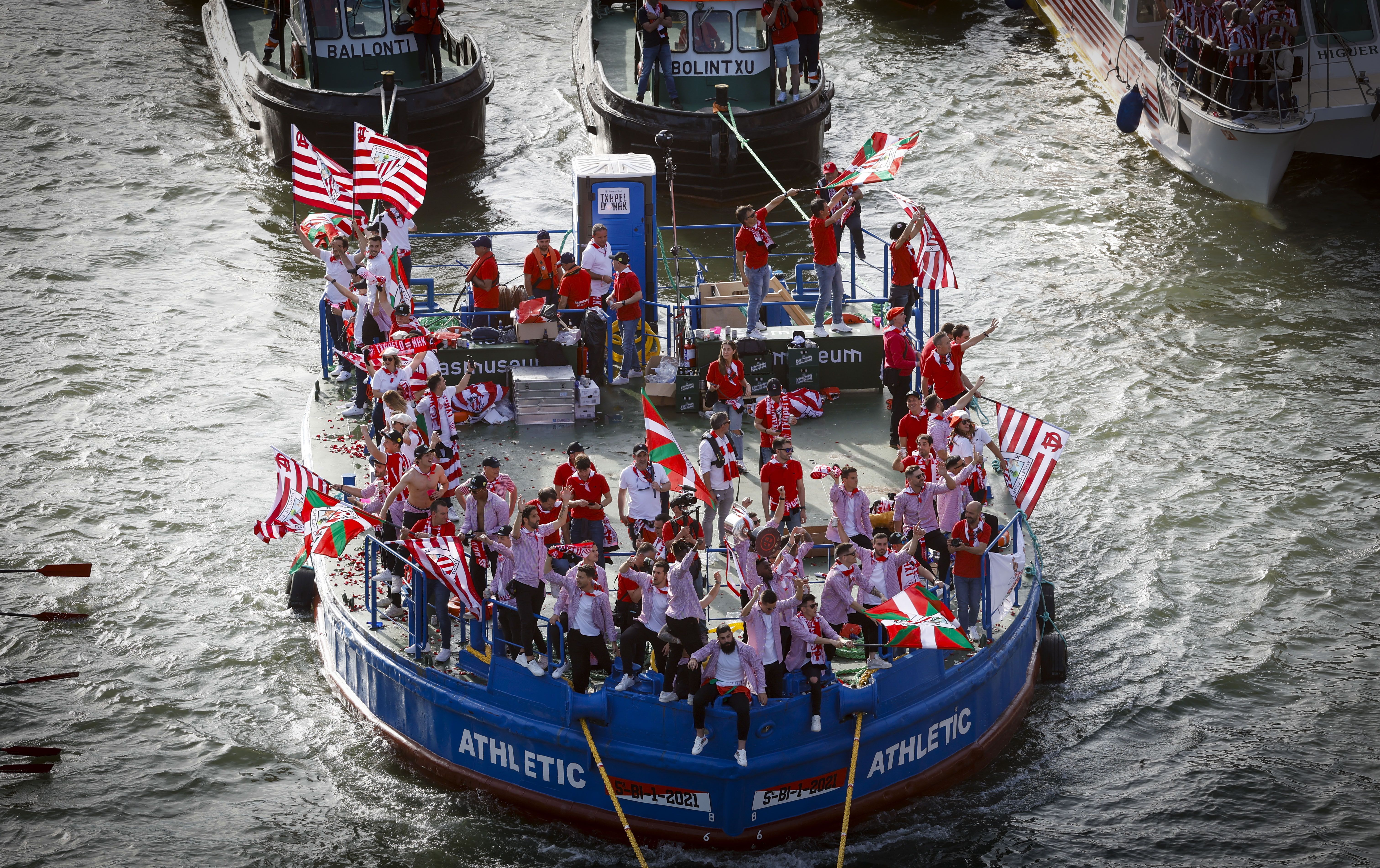 La espectacular fiesta de la gabarra en Bilbao