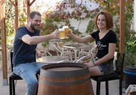 Los maestros cerveceros Andreas Håkansson y Cristina Sáez.