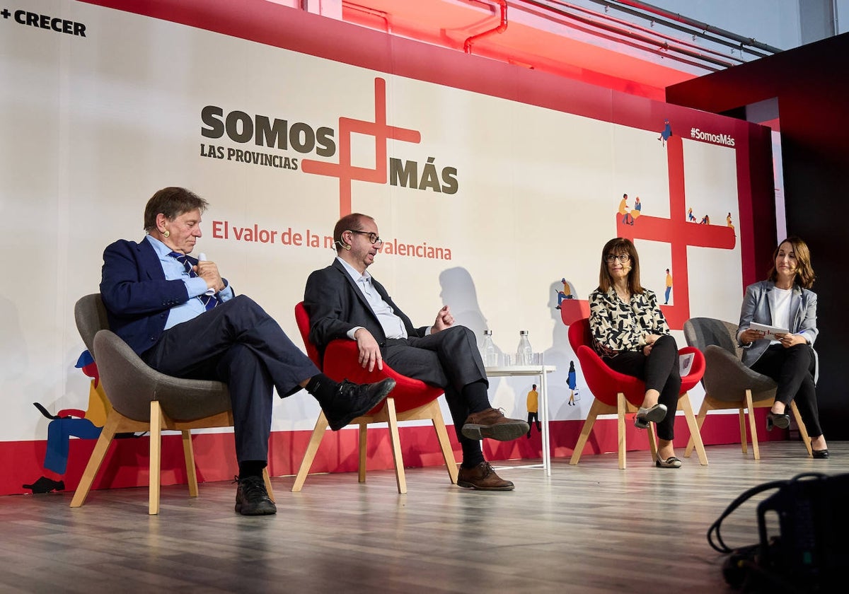 De izquierda a derecha: Javier Quesada, José María Badía, María Teresa Ramos y María José Carchano.