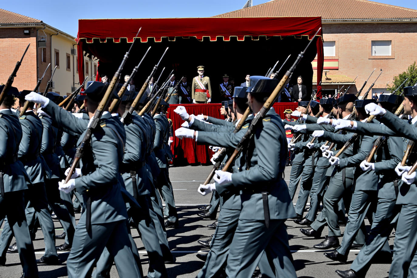 Felipe VI preside en Baeza la jura de bandera con la mayor promoción femenina