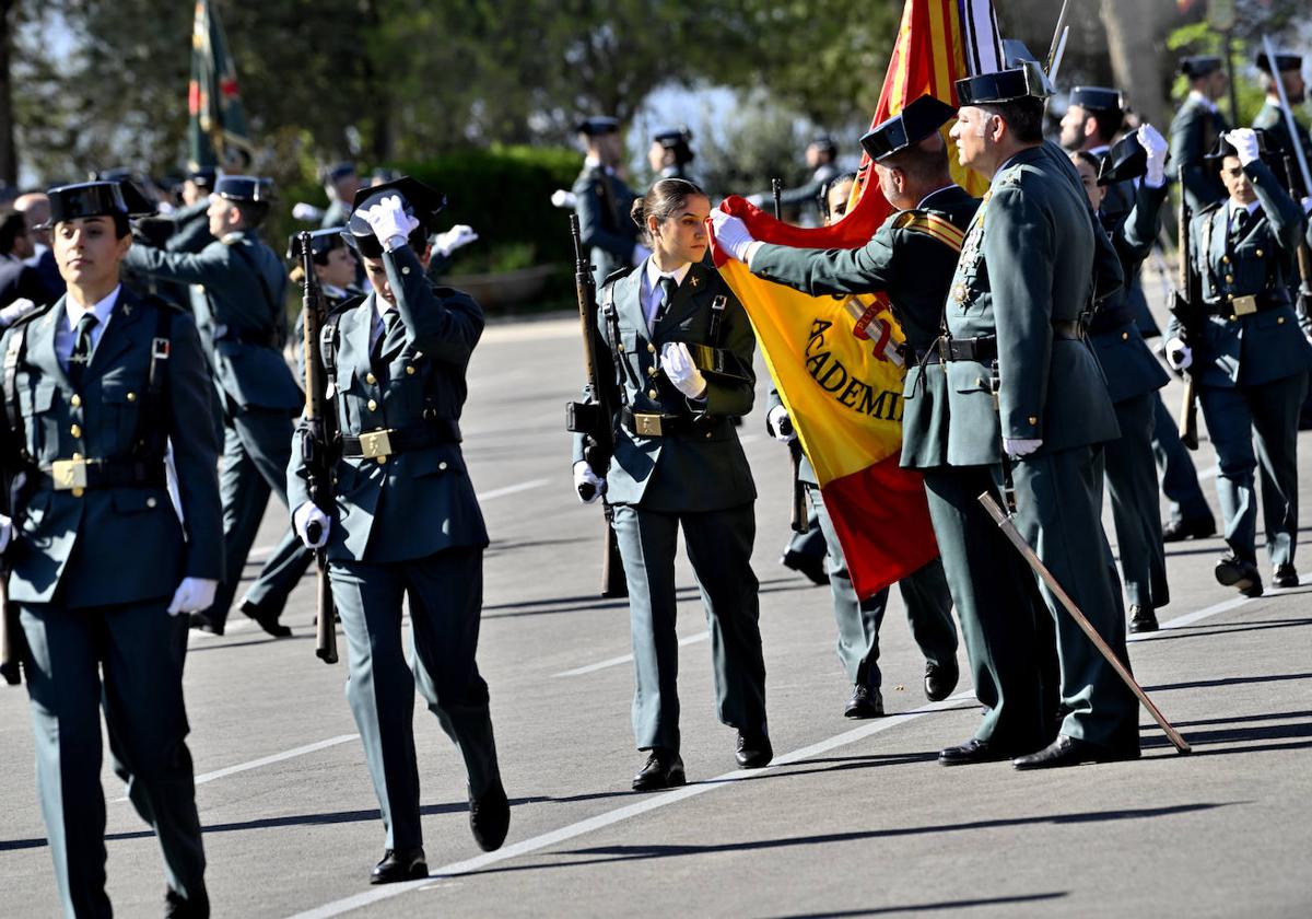 Felipe VI preside en Baeza la jura de bandera con la mayor promoción femenina