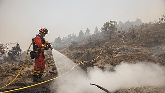 Los bomberos sofocan cuatro pequeños incendios en Benasau, Càlig, Sempere y Torrent