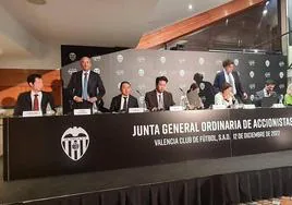 Germán Cabrera, segundo por la derecha, en la junta de 2022.