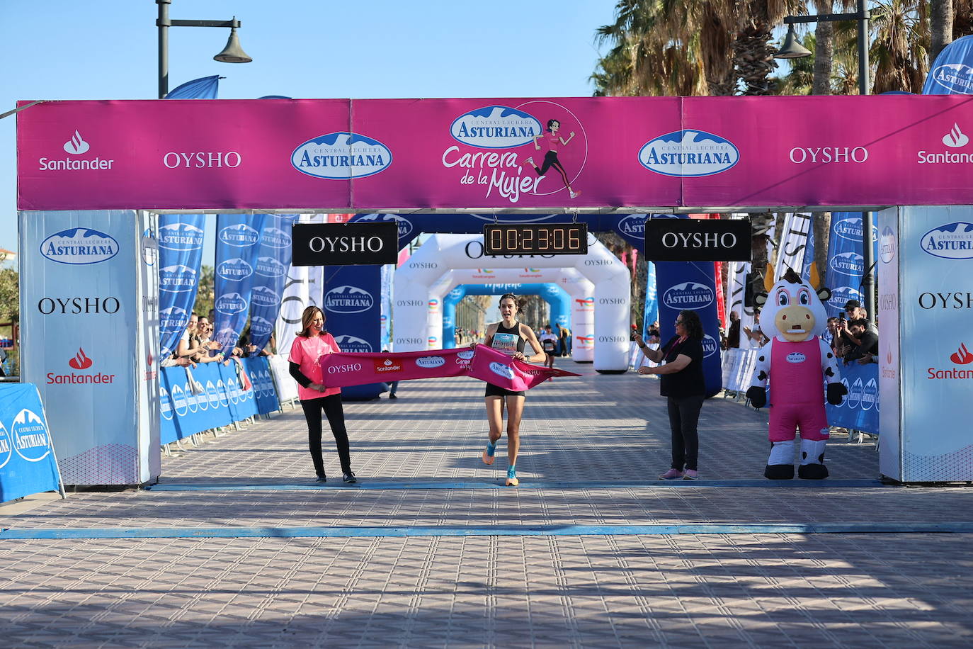 Valencia se tiñe de rosa con la Carrera de la Mujer 2024