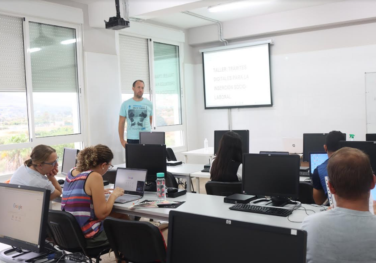 Onda combate la brecha digital con un taller de competencias en Internet para la búsqueda de empleo