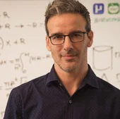 David Calle, ingeniero y profesor en Unicoos, canal educativo en Youtube.