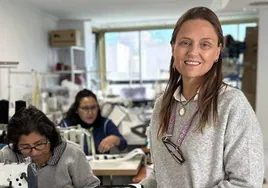 Marta García-Janini, en el taller donde trabajan mujeres en riesgo de exclusión.