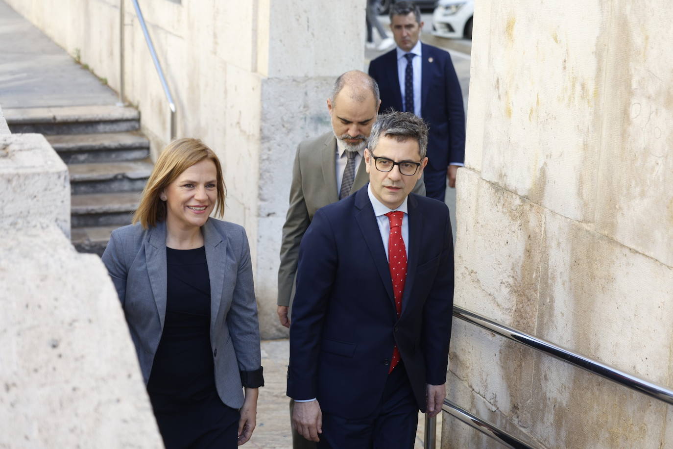 El ministro Félix Bolaños, y la delegada del Gobierno en la Comunitat Valenciana, Pilar Bernabé, visitan la Oficina de Denuncias y Atención a la Mujer