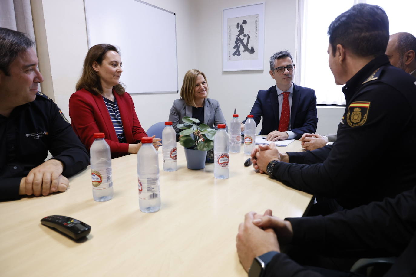 El ministro Félix Bolaños, y la delegada del Gobierno en la Comunitat Valenciana, Pilar Bernabé, visitan la Oficina de Denuncias y Atención a la Mujer